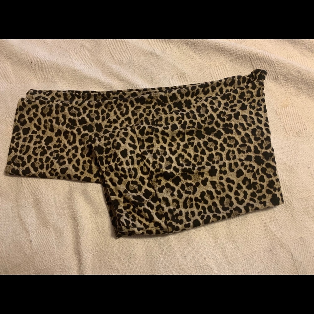 Cheetah print Capri leggings size L/XL!